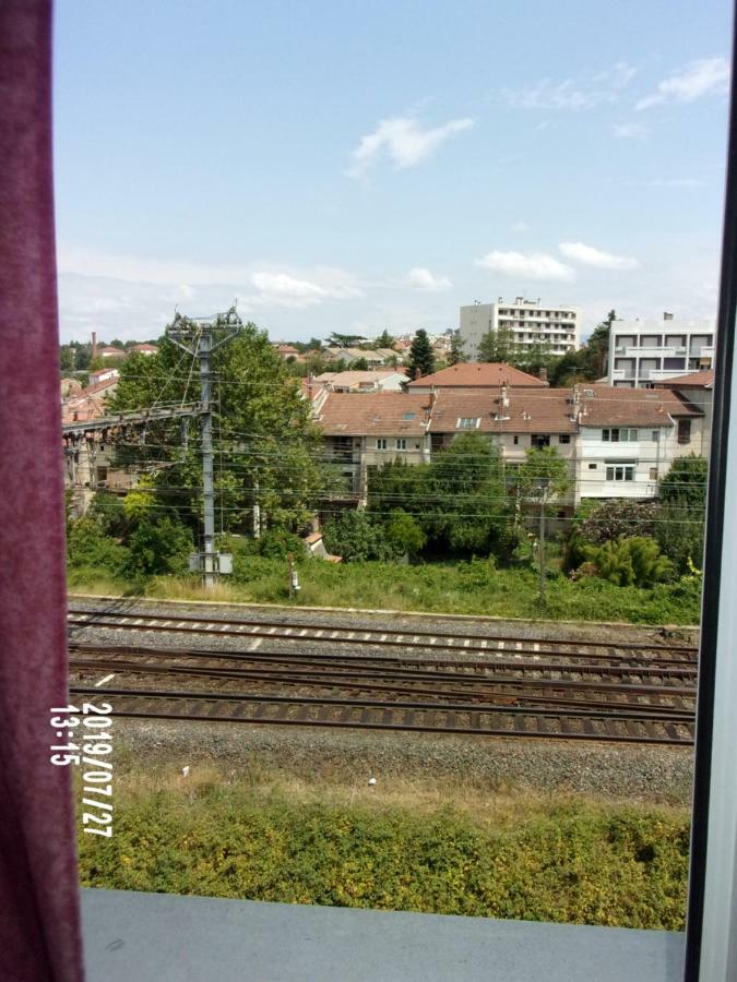 Une Halte Sur Valence Apartment Валанс Екстериор снимка